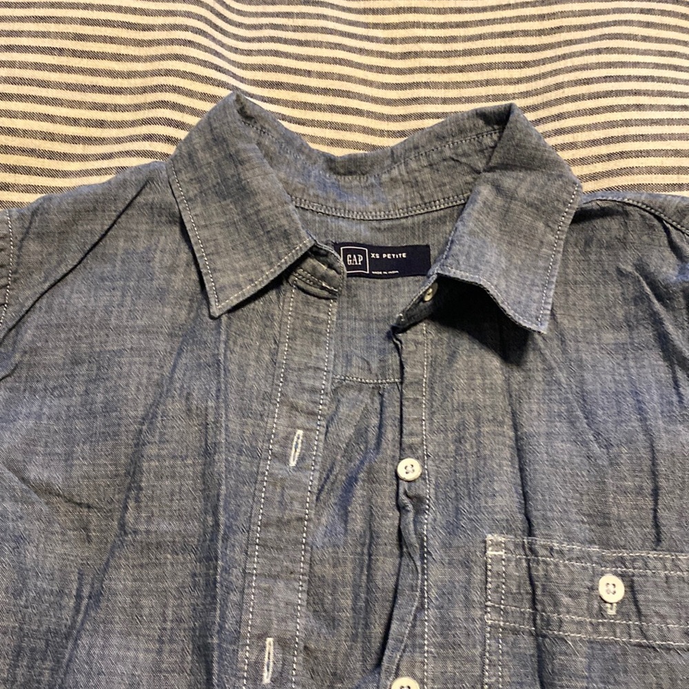 Gap XS chambray shirt
Petite